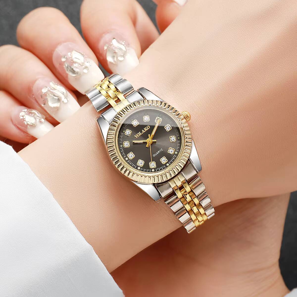 Montre à quartz pour femmes av - Luxury Watch Display Case avis et prix